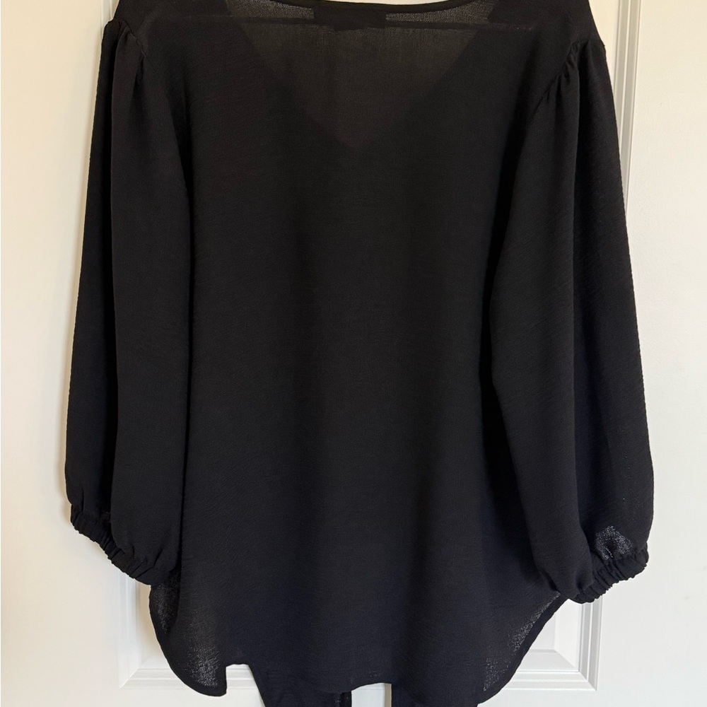 NWOT Olivia & Martin Black V-Neck Top with gold buttons - Picture 5 of 9